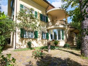 Taman di luar Holiday Home in Fano near the Beach +32 gambar