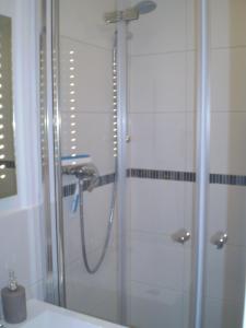 a bathroom with a shower with a glass door at Ferienwohnung Marinablick in Wendtorf