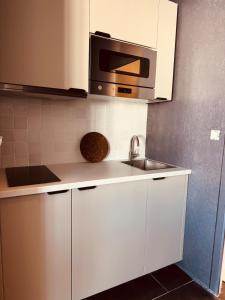 Η κουζίνα ή μικρή κουζίνα στο Brõcean - Studio with sea view -