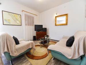 Μια τηλεόραση ή/και κέντρο ψυχαγωγίας στο Holiday Home in Veli Iž near the Sea +32 φωτογραφίες