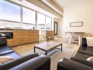 Posezení v ubytování Classy Apartment in Villesèque-des-Corbières with Swimming Pool + 41 fotografií