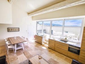 Posezení v ubytování Classy Apartment in Villesèque-des-Corbières with Swimming Pool