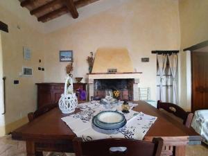 Imagen de la galería de Pleasant holiday home in Seggiano with private terrace, en Seggiano