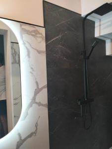 Ένα μπάνιο στο Amaranto Luxury Apartment