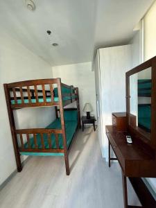 Postel nebo postele na pokoji v ubytování Azure Resort Paranaque deluxe room unit 1601 st tropez tower + 11 fotografií