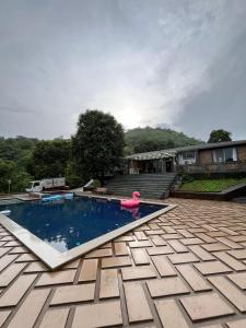 Φωτογραφία από το άλμπουμ του Casa Ashrin Pawna by Swastik Royale σε Malavli