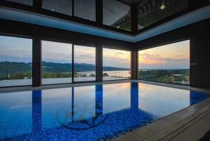 Hồ bơi trong/gần Czorsztyn Prestige Ville