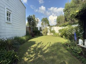 a yard next to a house with a fence at Roselune Home in Gasanze +5 photos