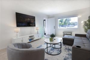 Χώρος καθιστικού στο Comfortable Willow Glen Home w Central AC&Heater