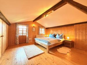 a bedroom with a bed in a room with wooden walls at Auszeit im Bayerwaldhaus mit Garten & Terrasse in Waffenbrunn
