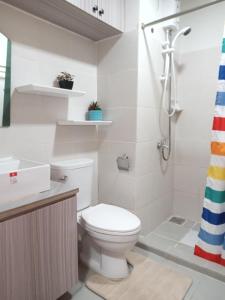 Koupelna v ubytování JPD Mesavirre Garden Residences + 14 fotografií