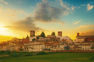 a group of houses on a hill at sunset at Hotel Al-Ándalus Peal, en Cazorla Comarca in Peal de Becerro
