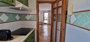 Una cocina o cocineta en Penthouse with terrace near Gemelli