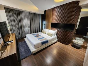 Postel nebo postele na pokoji v ubytování Luxurious 1 bedroom corner unit + 19 fotografií