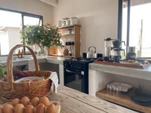Kuchyň nebo kuchyňský kout v ubytování Sh'mah Guest Cottage