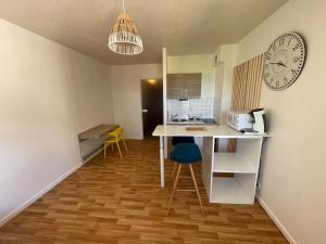 a small kitchen with a table and a counter at Trank'il appart in Marmande