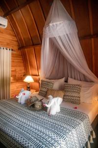 Postel nebo postele na pokoji v ubytování Hakuna Matata Resort Gili Air