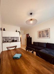 Kuchyň nebo kuchyňský kout v ubytování Syntagma Artist Apartment 2BR 9G