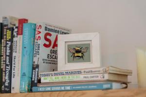 Photo de la galerie de l'établissement Mulberry Boutique Stay Ground Floor Canal Side, à Todmorden