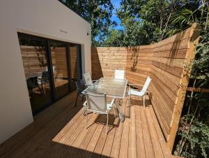Μπαλκόνι ή βεράντα στο New 3 bedroom villa with Spa