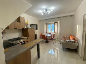 a kitchen and living room with a table and chairs at la cASa in Acquaviva dʼIsernia