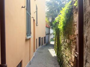 an alleyway between two buildings in a city at Apartment in Ghiffa with Lake Maggiore Views in Ghiffa