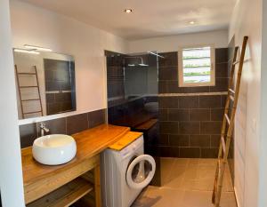 Vannituba majutusasutuses Bungalow vue océan