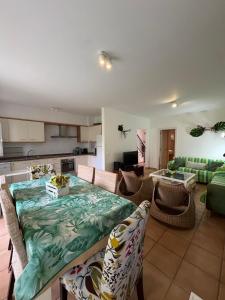 a kitchen and living room with a table and chairs at Casa de férias na Praia Verde Casa de Charme in Castro Marim