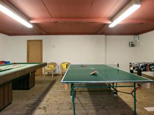 Stolní tenis v ubytování 14 person holiday home in Løgstør-By Traum nebo okolí