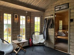 Ảnh trong thư viện ảnh của House with hot tub sauna Lake 300 m Boat included ở Linköping +49 ảnh