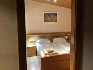 A bed or beds in a room at Holiday Home Seeboden near Ski & Lake Views Még 32 kép