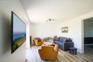 TV a/nebo společenská místnost v ubytování Tipoz'Immo - Ar Baradoz - sérénité - vue mer - confort