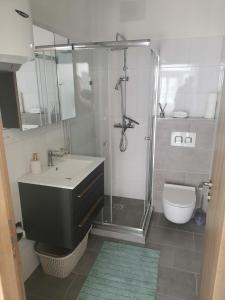 Ένα μπάνιο στο Apartman Maša