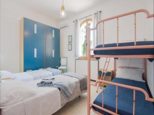 Katil atau katil-katil dalam bilik di Enchanting Coastal with Views