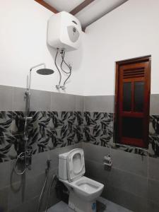 Bilik mandi di Forest Edge Villa +4 gambar
