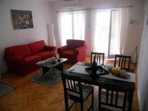 Posezení v ubytování Apartment in Matulji with Scenic Roof Terrace