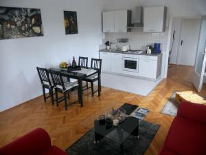 Kuchyň nebo kuchyňský kout v ubytování Apartment in Matulji with Scenic Roof Terrace + 26 fotografií