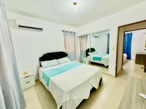 Ένα ή περισσότερα κρεβάτια σε δωμάτιο στο Cozy 2 bedroom apartment in DN +14 φωτογραφίες
