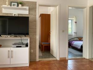 Et tv og/eller underholdning på Villa Relax - apartman