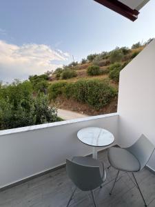 a room with a table and two chairs and a window at Salillari Guest house & Restaurant in Berat