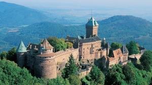 a large castle on top of a hill at chalet dans la ville in Sélestat +9 photos