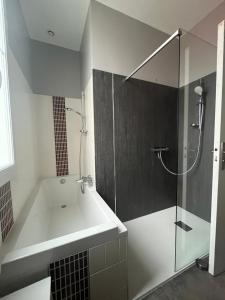 Afbeelding uit fotogalerij van Villa des Loriots in Anglet