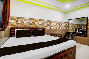 Postel nebo postele na pokoji v ubytování Hotel O Sai Palace + 21 fotografií