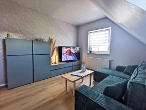 TV a/nebo společenská místnost v ubytování VoSsis Fewo Ferienwohnung