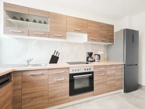 Η κουζίνα ή μικρή κουζίνα στο Tolstov Apartments - 3 Room Apartment - Balcony - Kitchen - Washing machine - next to Cologne