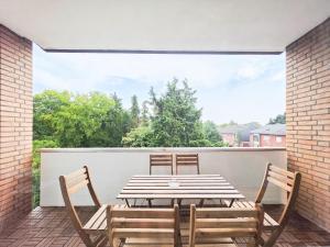 Μπαλκόνι ή βεράντα στο Tolstov Apartments - 3 Room Apartment - Balcony - Kitchen - Washing machine - next to Cologne