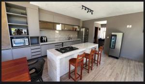 a kitchen with a large island with a counter top at Casa Zouk, charme e alto padrão in Japaratinga