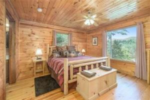 Ένα ή περισσότερα κρεβάτια σε δωμάτιο στο Appalachian Lodge