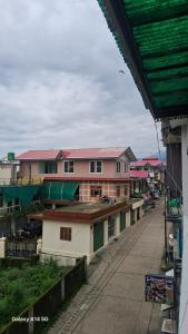 a view of a street with houses and a sidewalk at Budhibhaihomstay in Bīr