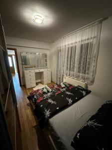 Giường trong phòng chung tại Beauty Room Apartman